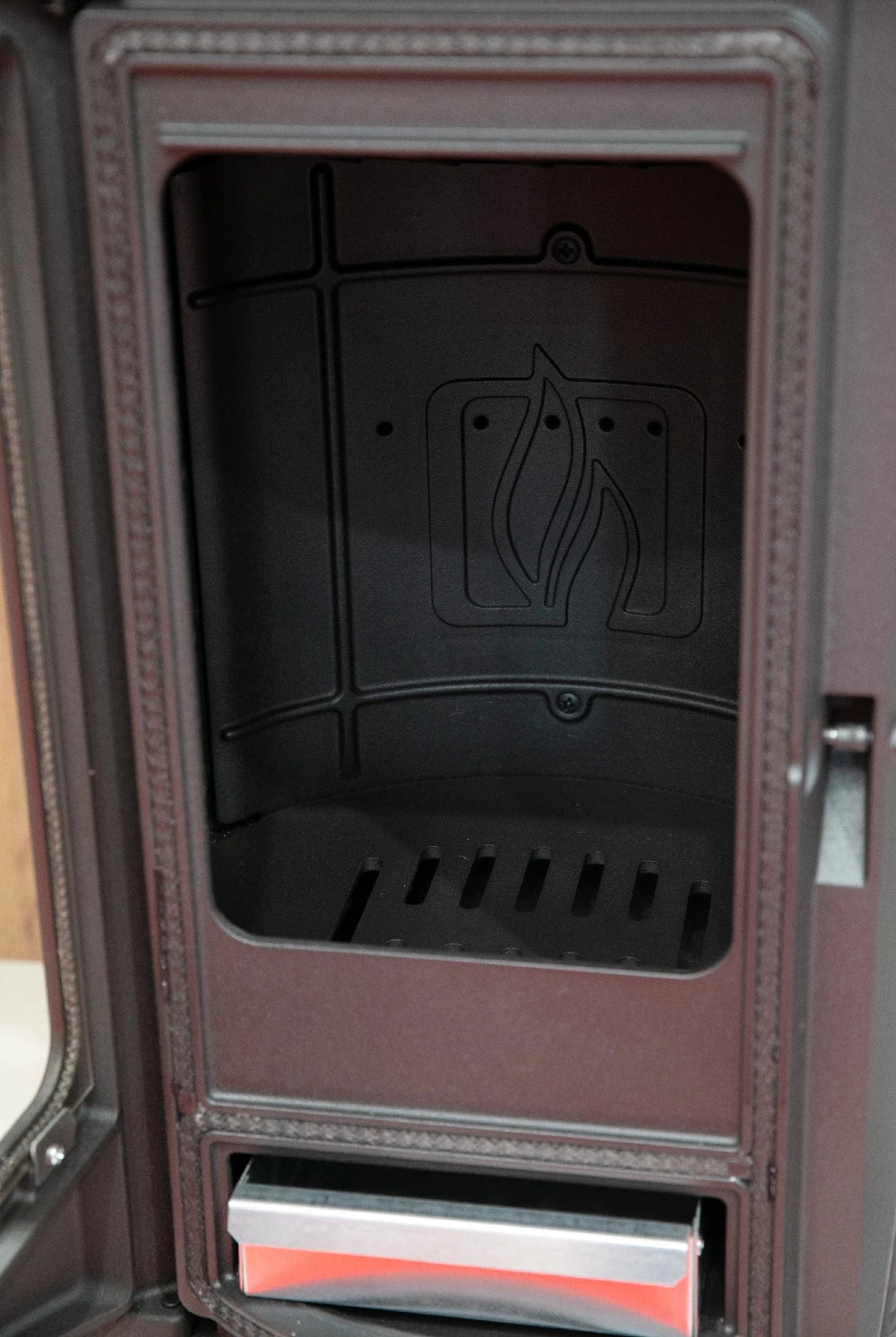 Cheminée design en fonte Plamen Tara – indépendante de l'air ambiant