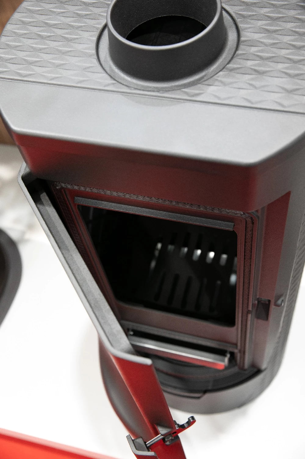 Cheminée design en fonte Plamen Tara – indépendante de l'air ambiant